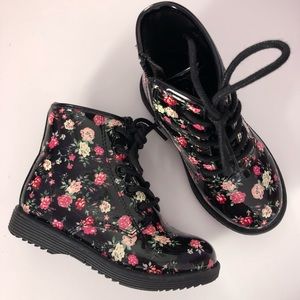 👧🏽 Girls Combat boots 👢